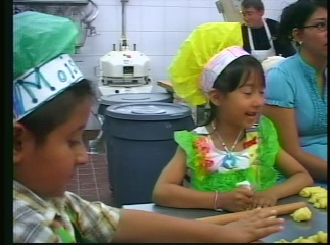 Lili and Lucy the Bees: Mexican Bakery