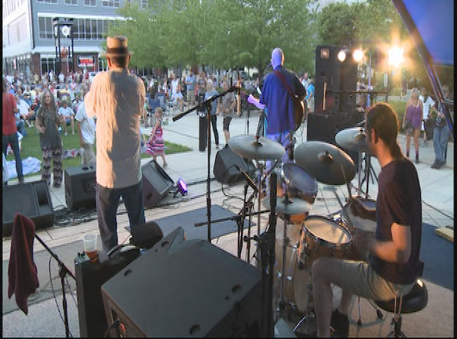 Rock the Plaza 2018  Taj Maholics
